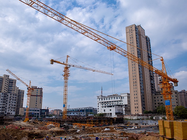 如何使塔吊的穩(wěn)固 